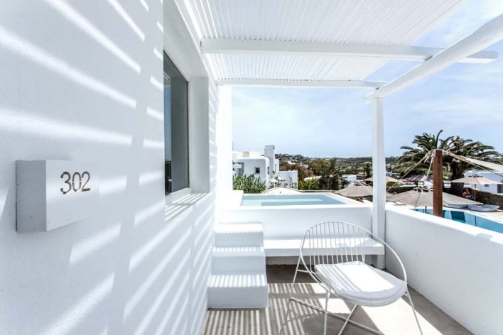 Terrasse avec jacuzzi privatif