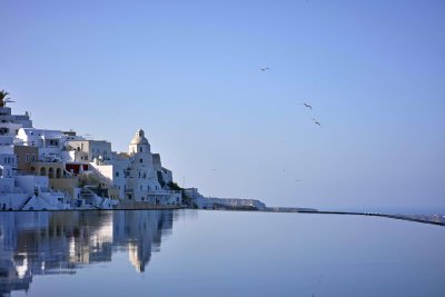piscine à débordement vue sur Santorin