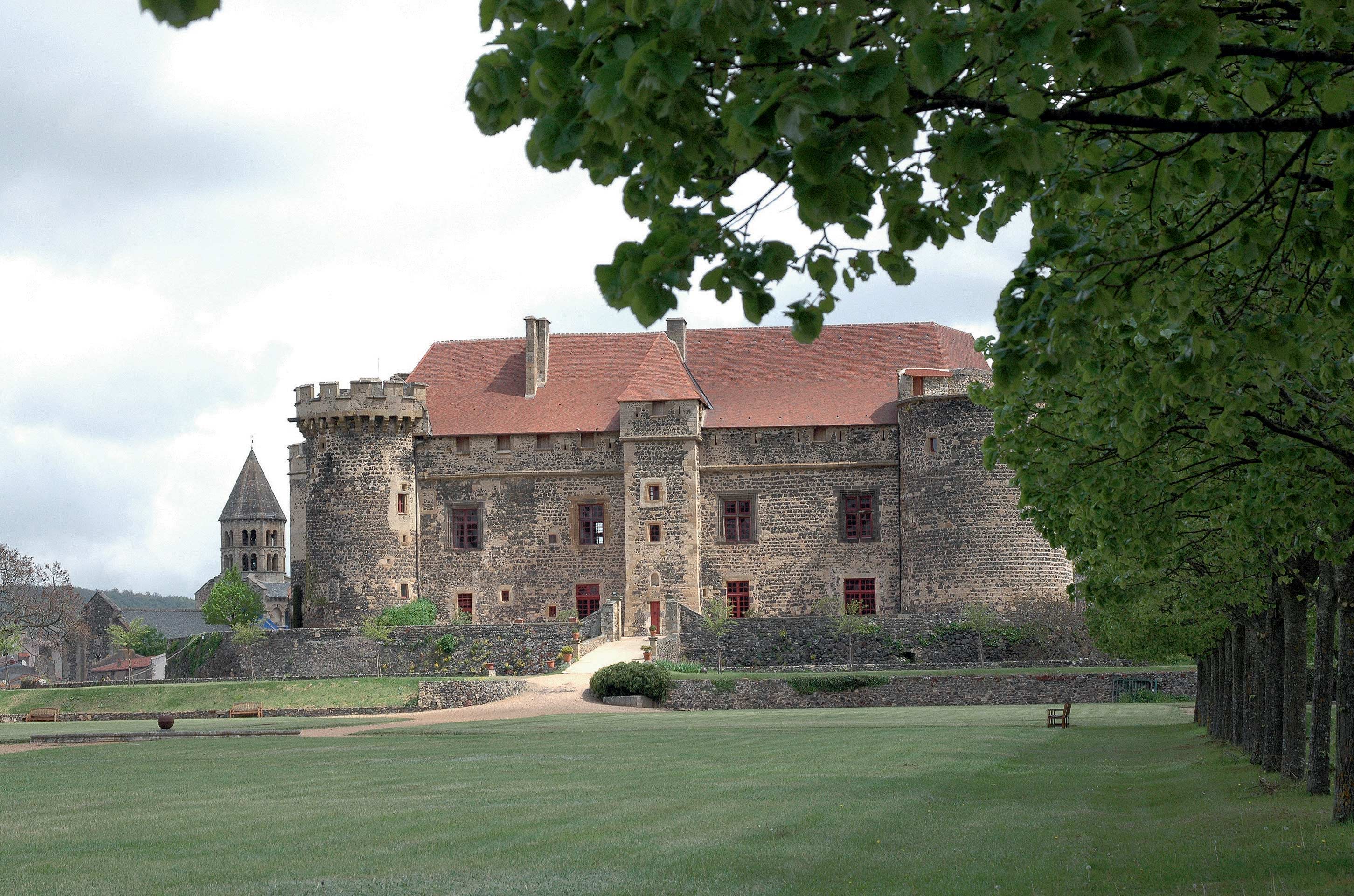 Château toit tuile rouge