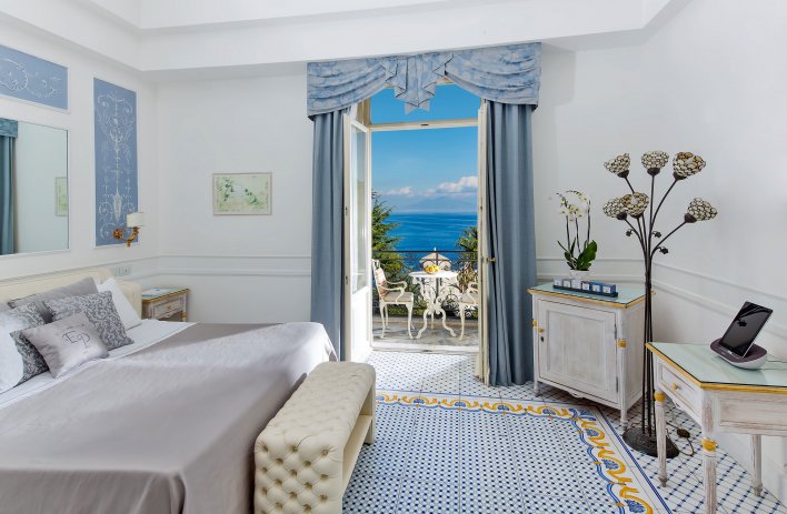 chambre avec terrasse et vue mer