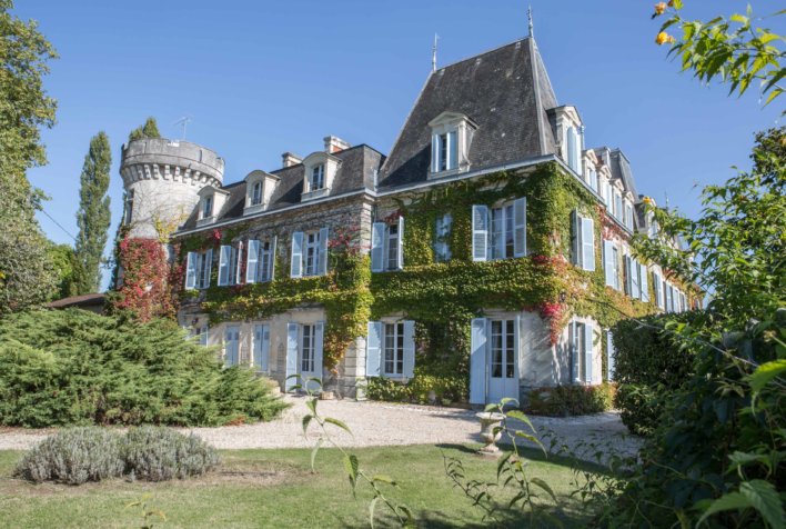 Façade château