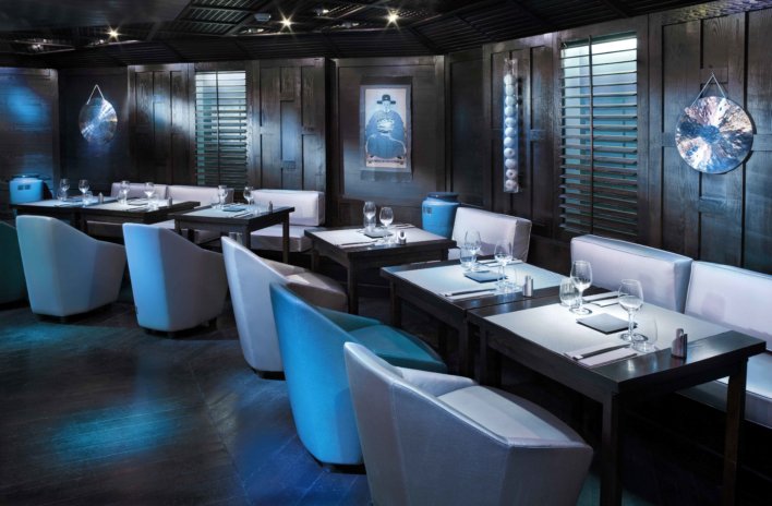Salle de restaurant décoration bleu et gris