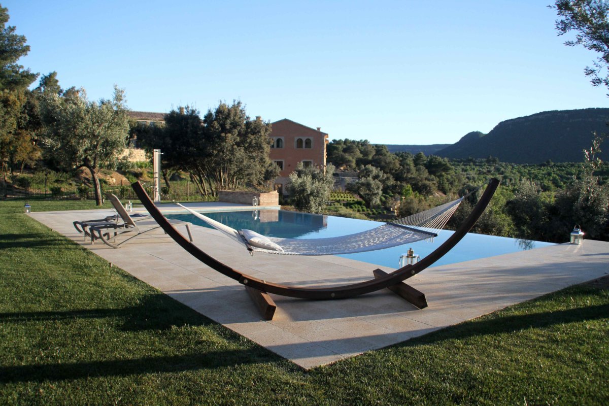 Terrasse avec hamak et vue sur forêt