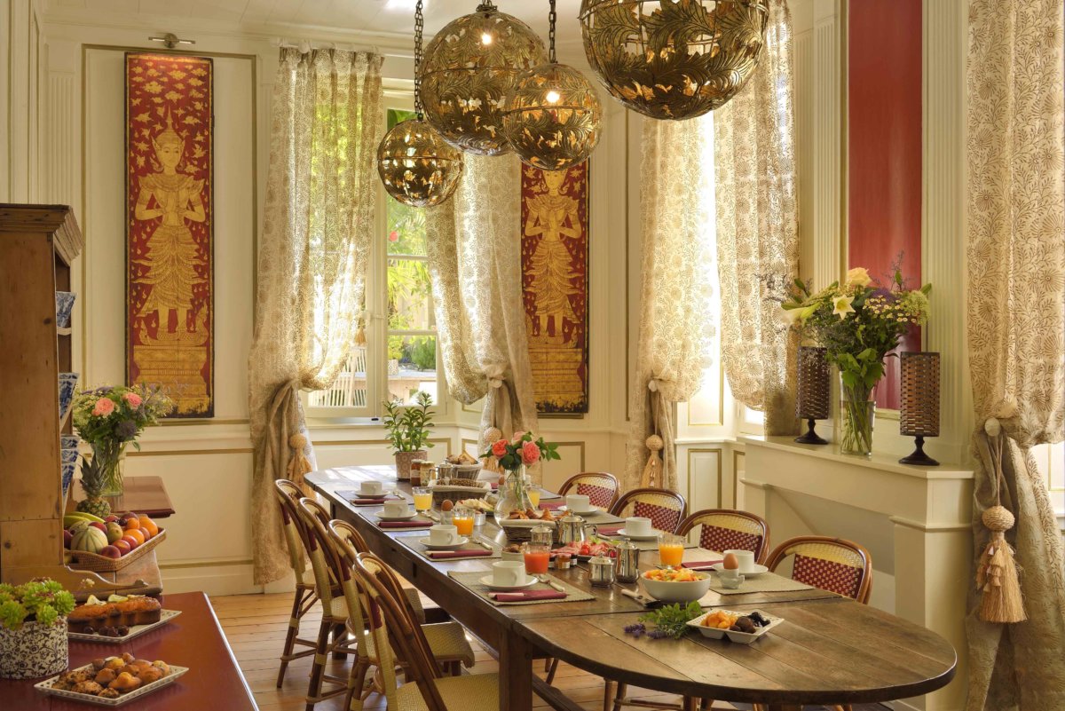 Grande table de petit-déjeuner