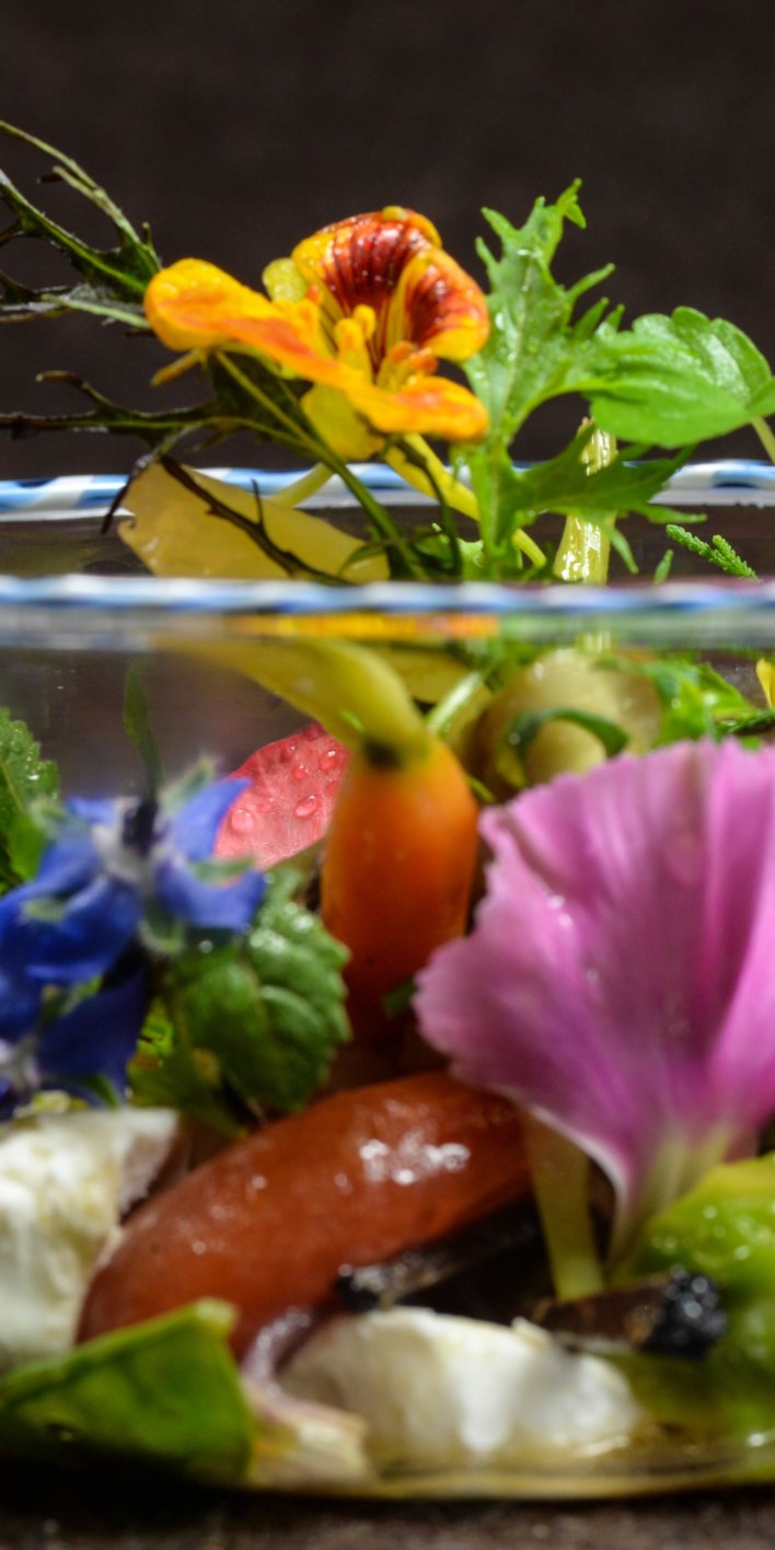 Méli mélo de fleurs comestibles et légumes