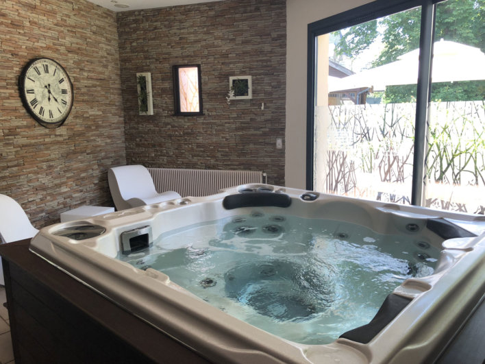 Le jacuzzi intérieur privatif