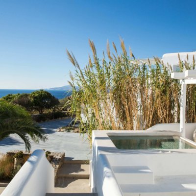 terrasse avec jacuzzi privatif et vue mer
