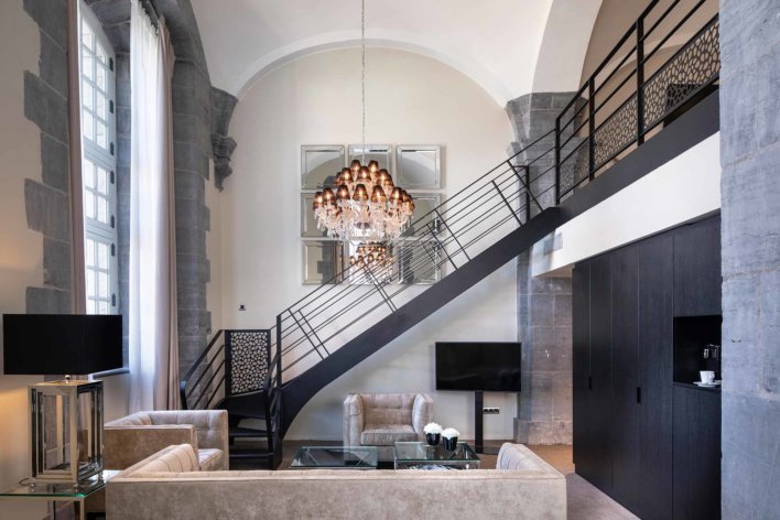 Chambre en duplex tout en décoration contemporaine