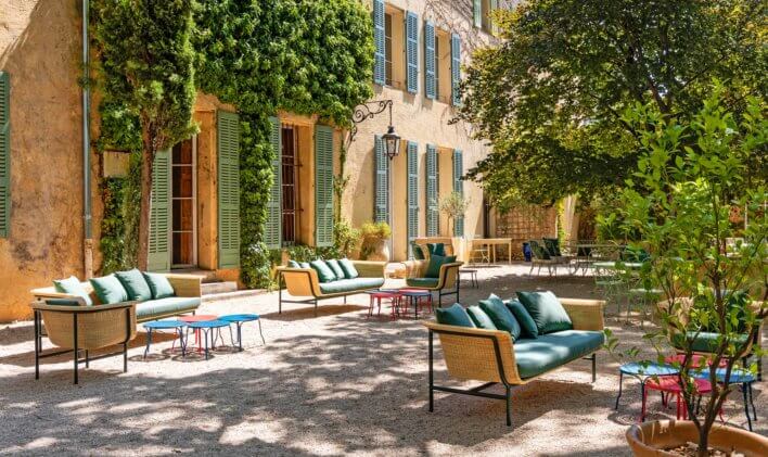 Terrasse arboré et mobilier de jardin